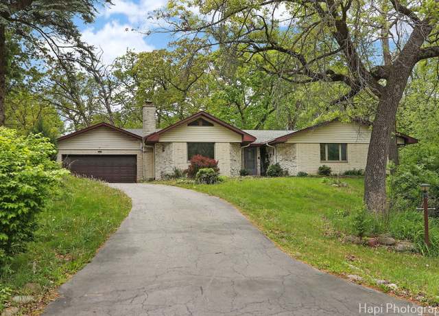 Property at 535 Holly Lynn Dr, Cary, IL 60013, 5 beds, 2 baths
