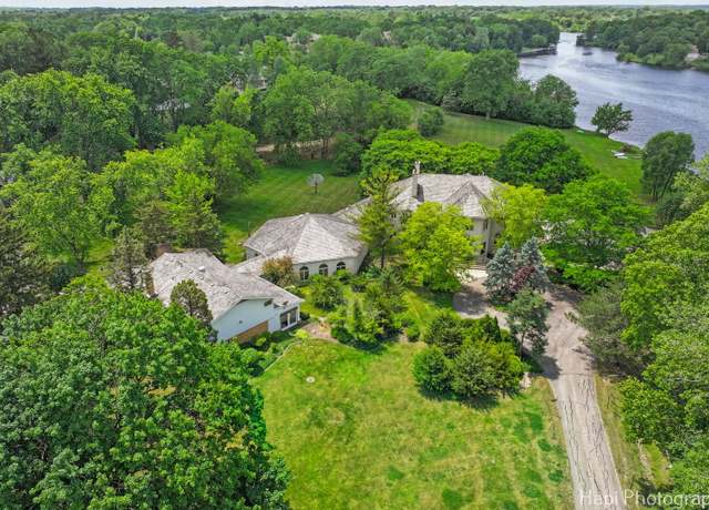 Property at 74 Dundee Ln, Barrington Hills, IL 60010, 5 beds, 6.5 baths
