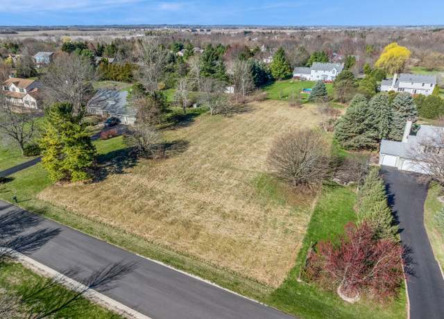 Property at 2409 Mustang Trl, Woodstock, IL 60098