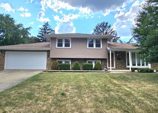 Property at 611 Kungs Way, Joliet, IL 60435, 3 beds, 2 baths