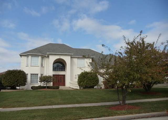 Property at 6923 Fieldstone Dr, Burr Ridge, IL 60527, 4 beds, 5 baths