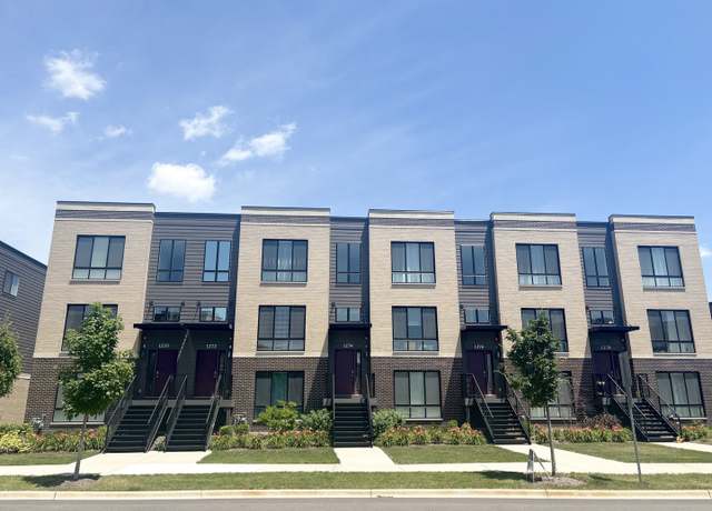 Property at 1276 Lakepointe Dr, Schaumburg, IL 60173, 3 beds, 2.5 baths