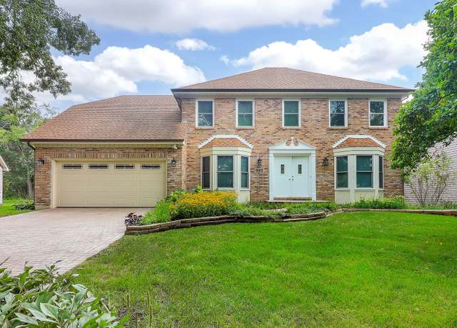 Property at 1736 Mundelein Rd, Naperville, IL 60540, 4 beds, 2.5 baths