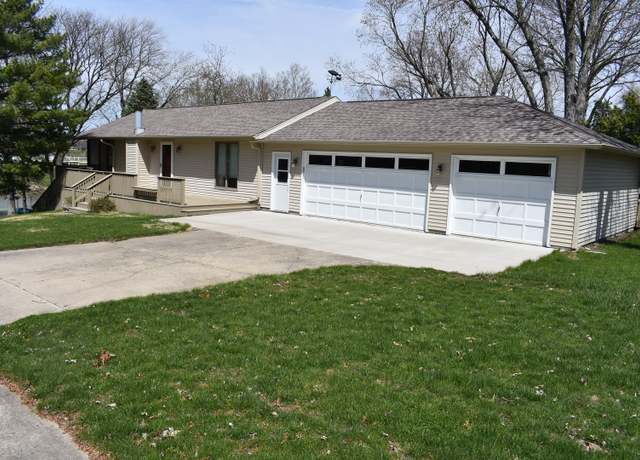 Property at 1407 Country Club Ln, Loda, IL 60948, 3 beds, 2 baths