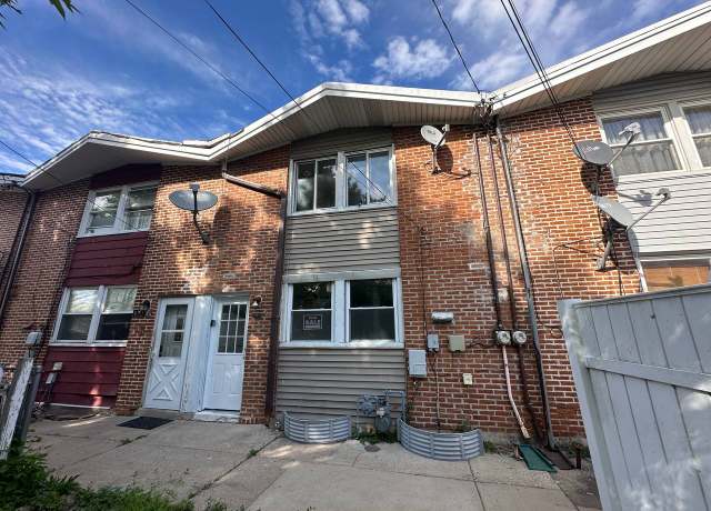 Property at 1370 Fargo Ave Unit E, Des Plaines, IL 60018, 3 beds, 1.5 baths
