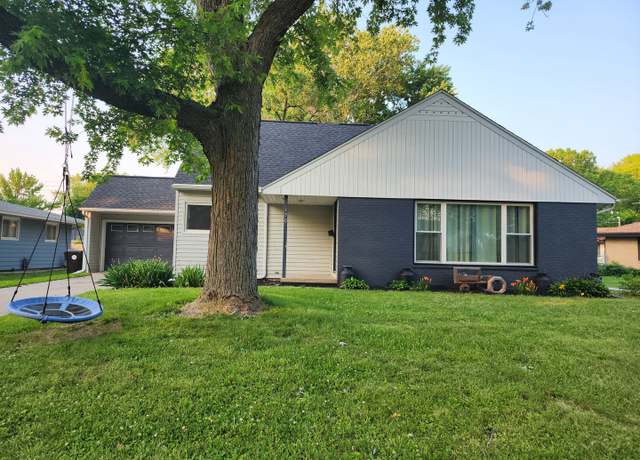 Property at 150 Bond St, Lincoln, IL 62656, 4 beds, 2 baths