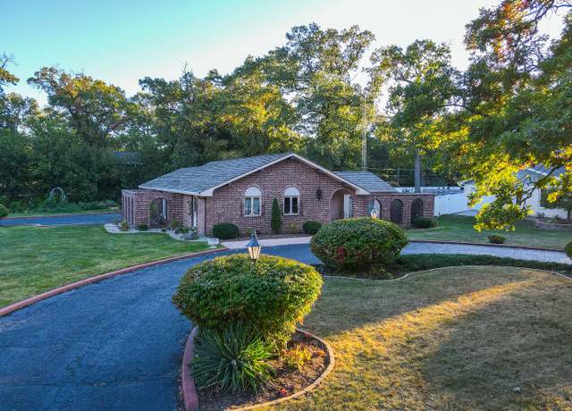 Property at 1698 Woodcrest Dr, St. Anne, IL 60964, 4 beds, 3 baths