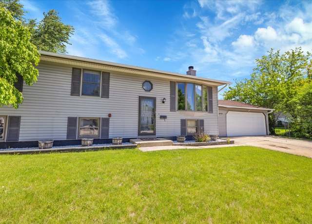 Property at 1264 N Kennedy Dr, Streamwood, IL 60107, 4 beds, 2.5 baths
