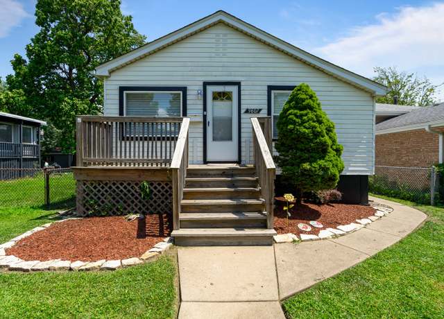 Property at 9807 Washington Ave, Oak Lawn, IL 60453, 3 beds, 1.5 baths