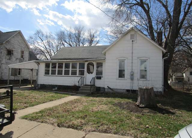 Property at 905 4th Ave, Sterling, IL 61081, 2 beds, 1 bath