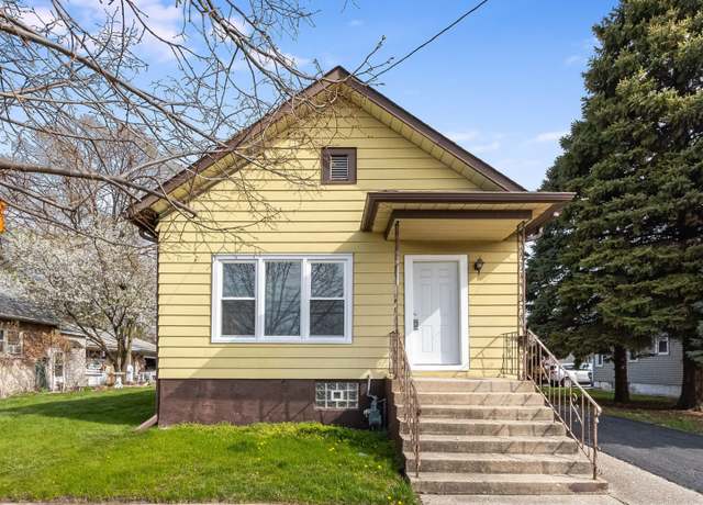 Property at 2300 135th Pl, Blue Island, IL 60406, 3 beds, 1 bath