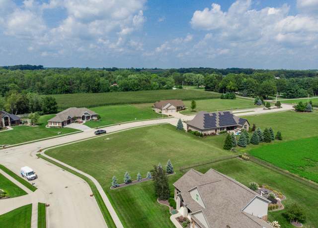 Property at 132 Wolf Crossing Dr, Morton, IL 61550