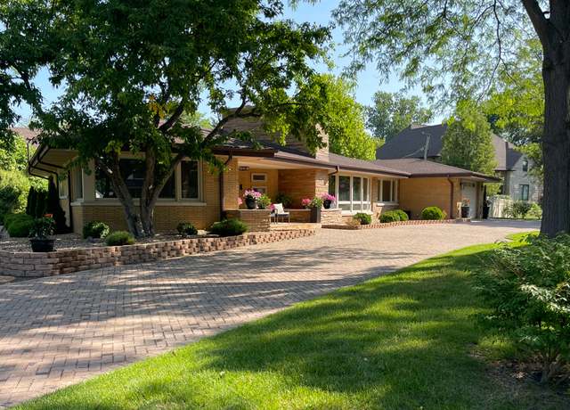 Property at 711 E Greenview Rd, Itasca, IL 60143, 5 beds, 3.5 baths