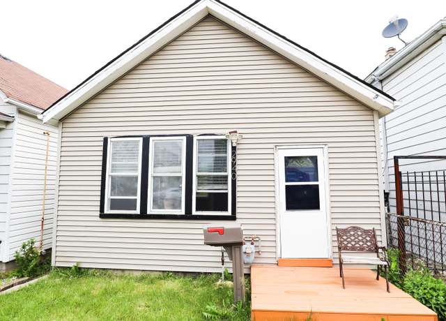 Property at 2940 W 38th St, Chicago, IL 60632, 2 beds, 1 bath