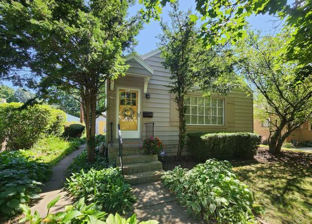 Property at 402 S Florence Ave, Bloomington, IL 61701, 3 beds, 2 baths