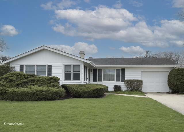 Property at 560 Martin Dr, South Elgin, IL 60177, 3 beds, 2 baths