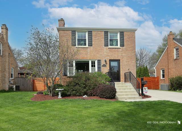 Property at 956 S Spring Rd, Elmhurst, IL 60126, 2 beds, 2 baths
