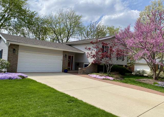 Property at 1994 Brentwood Ln, Wheaton, IL 60189, 5 beds, 2 baths