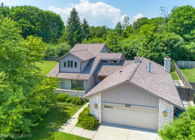 Property at 530 Sunnyside Ave, Gurnee, IL 60031, 4 beds, 3 baths