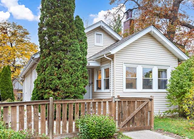 Property at 979 Vine St, Winnetka, IL 60093, 4 beds, 1.5 baths