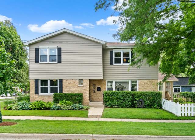 Property at 15 E Fairview St, Arlington Heights, IL 60005, 4 beds, 3 baths