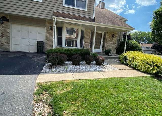 Property at 1916 Wisteria Ct #3, Naperville, IL 60565, 2 beds, 2.5 baths