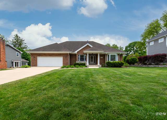 Property at 26W365 Blackhawk Dr, Wheaton, IL 60189, 4 beds, 2 baths