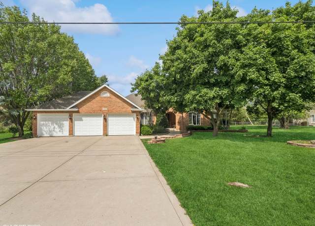 Property at 1520 Grant St, Schaumburg, IL 60193, 5 beds, 4 baths