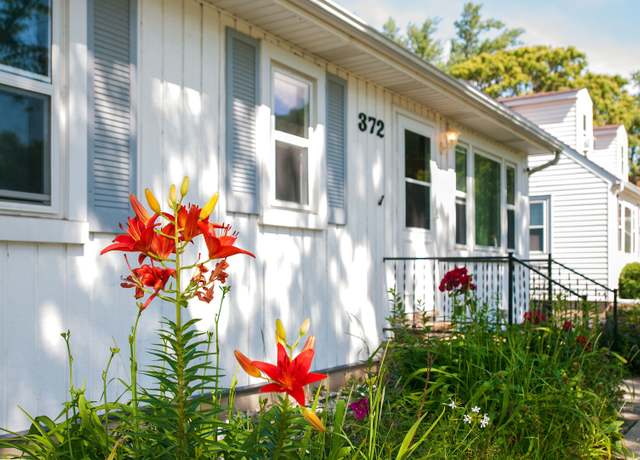 Property at 372 N Walnut Ave, Wood Dale, IL 60191, 3 beds, 1 bath