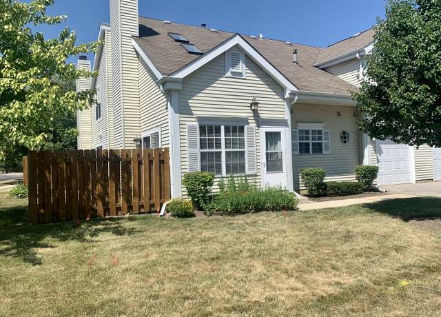 Property at 212 Kensington Ct, Gurnee, IL 60031, 2 beds, 1.5 baths