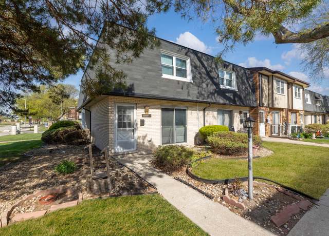 Property at 10445 Massasoit Ave, Oak Lawn, IL 60453, 3 beds, 2.5 baths