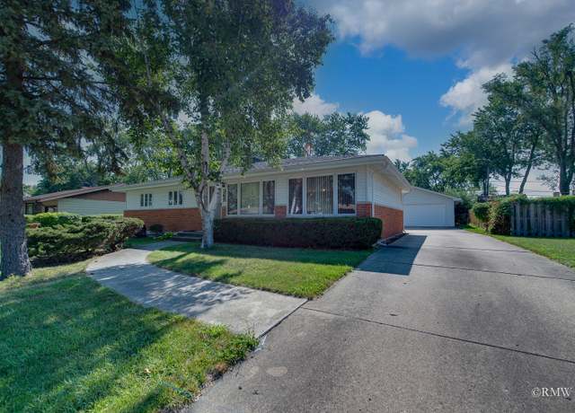 Property at 365 Washington Blvd, Hoffman Estates, IL 60169, 4 beds, 1.5 baths