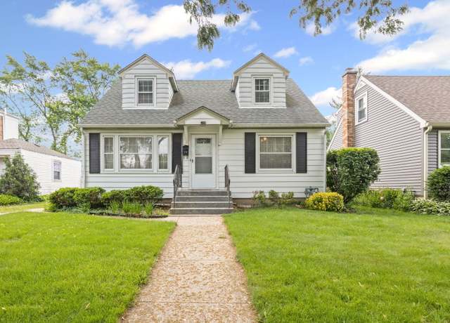 Property at 418 S Vail Ave, Arlington Heights, IL 60005, 4 beds, 2 baths