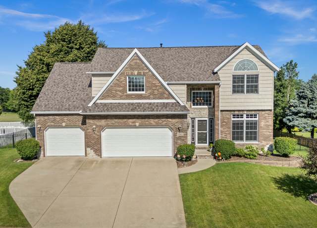 Property at 2913 Fox Creek Rd, Bloomington, IL 61705, 4 beds, 3.5 baths