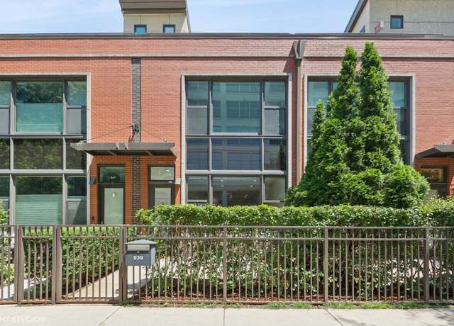 Property at 939 N Kingsbury St, Chicago, IL 60610, 2 beds, 2.5 baths