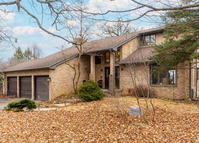 Property at 27572 Devine Way, Sycamore, IL 60178, 5 beds, 3.5 baths