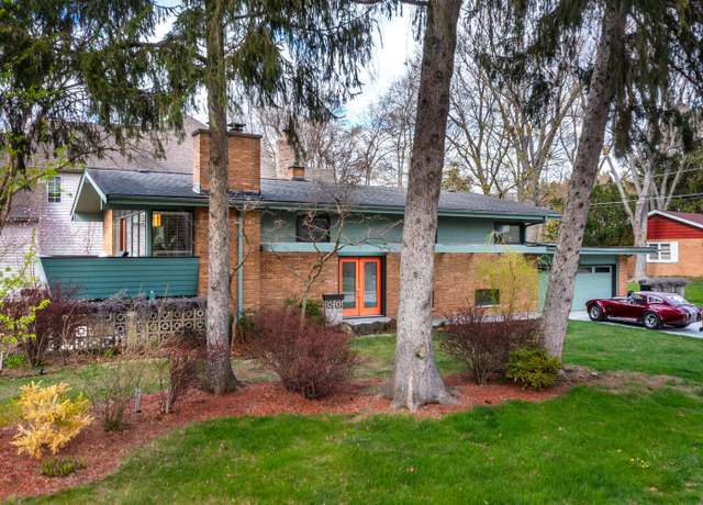 Property at 125 Maple Ln, Naperville, IL 60540, 3 beds, 2 baths