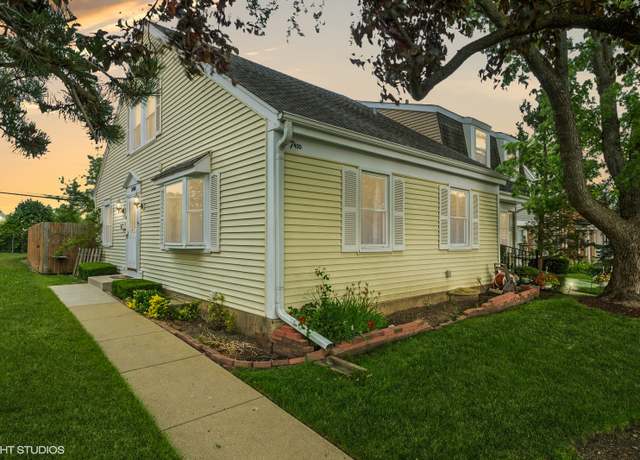 Property at 7400 Nantucket Cv, Hanover Park, IL 60133, 5 beds, 2 baths