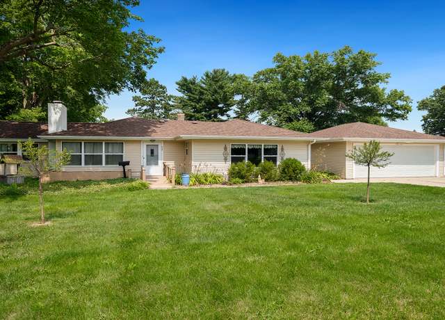 Property at 402 Glendale Rd, Loves Park, IL 61111, 3 beds, 2 baths