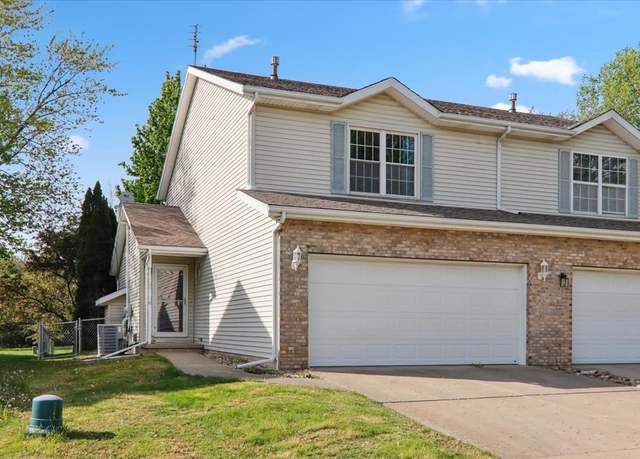 Property at 2 Reading Rd, Bloomington, IL 61701, 2 beds, 2.5 baths