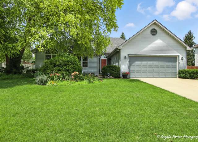 Property at 305 S Carriage Trl, Mchenry, IL 60050, 3 beds, 2 baths