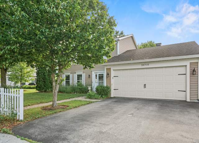 Property at 5S705 Hummingbird Ln, Naperville, IL 60540, 3 beds, 1.5 baths