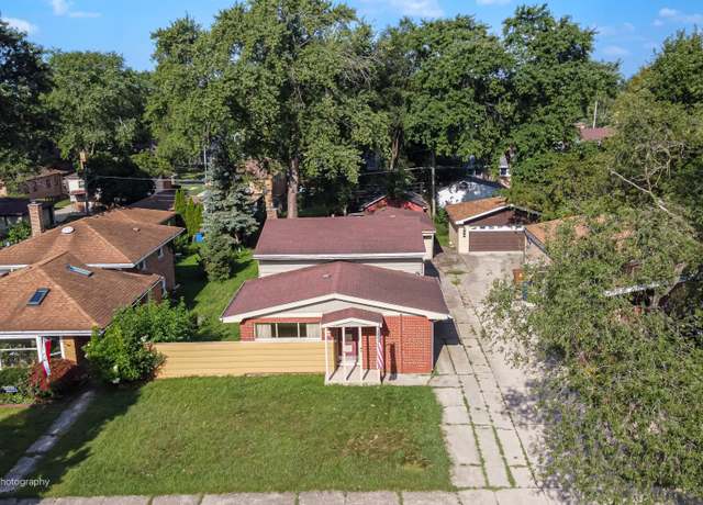 Property at 10420 S Kildare Ave, Oak Lawn, IL 60453, 4 beds, 1.5 baths