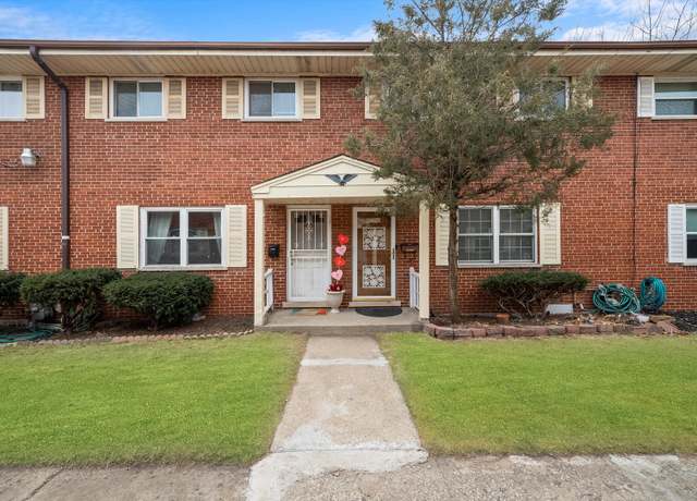 Property at 1423 W Touhy Ave Unit D, Chicago, IL 60626, 3 beds, 1.5 baths