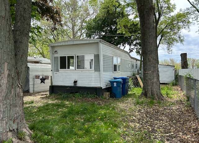 Property at 617 Jewett St, Mazon, IL 60444, 2 beds, 1 bath