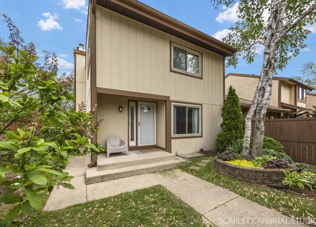 Property at 647 Glacier Trl, Roselle, IL 60172, 3 beds, 2.5 baths