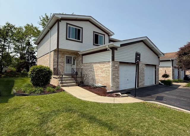 Property at 7901 160th St, Tinley Park, IL 60477, 3 beds, 2.5 baths