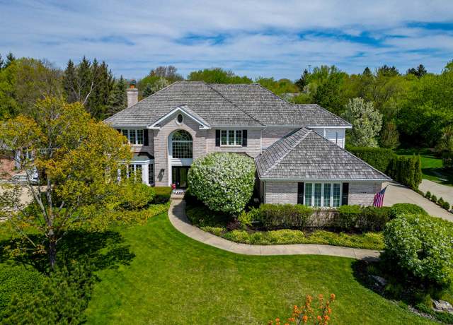 Property at 1108 New Castle Dr, Libertyville, IL 60048, 5 beds, 5 baths