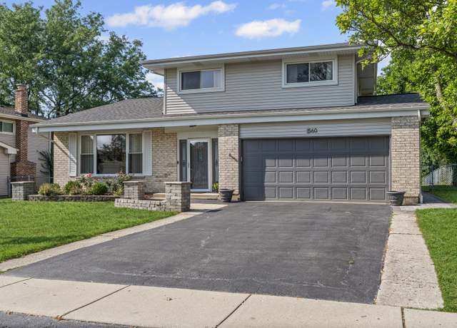Property at 1560 W Goldengate Dr, Addison, IL 60101, 3 beds, 2.5 baths