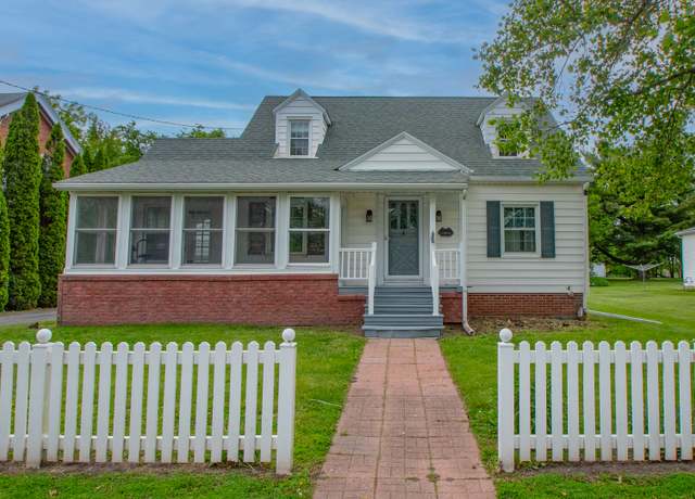 Property at 110 N Newton St, Goodland, IN 47948, 4 beds, 2.5 baths